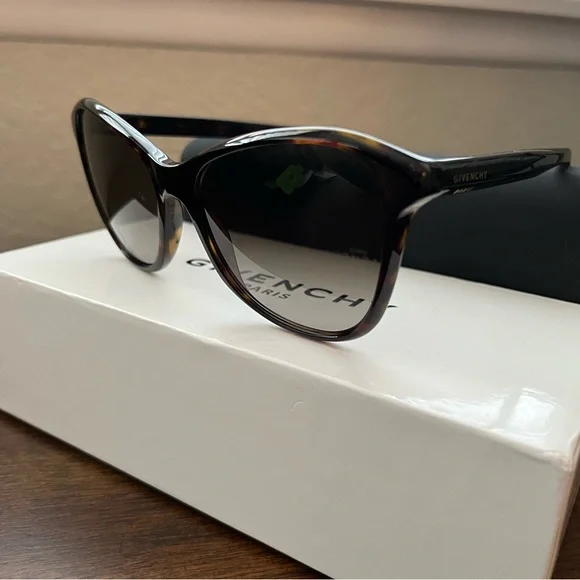 Givenchy | Accessories | Nib Givenchy Butterflycateye  display picture 1